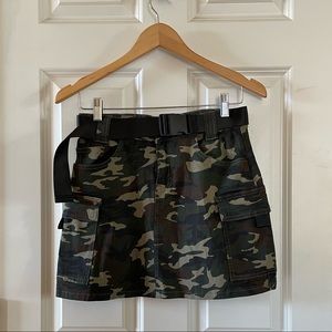 Camo print short belted skirt by Almost Famous